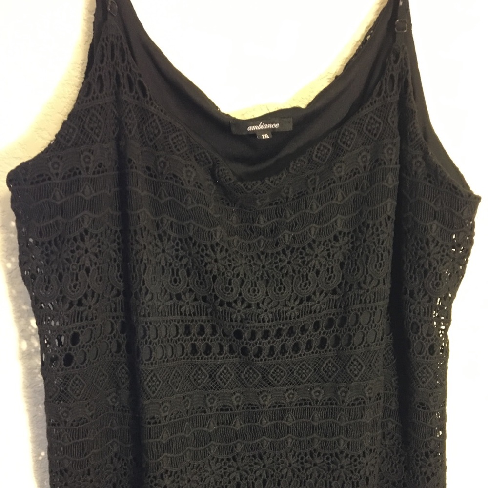 🌷4/$15 Black Lace crop top 2X